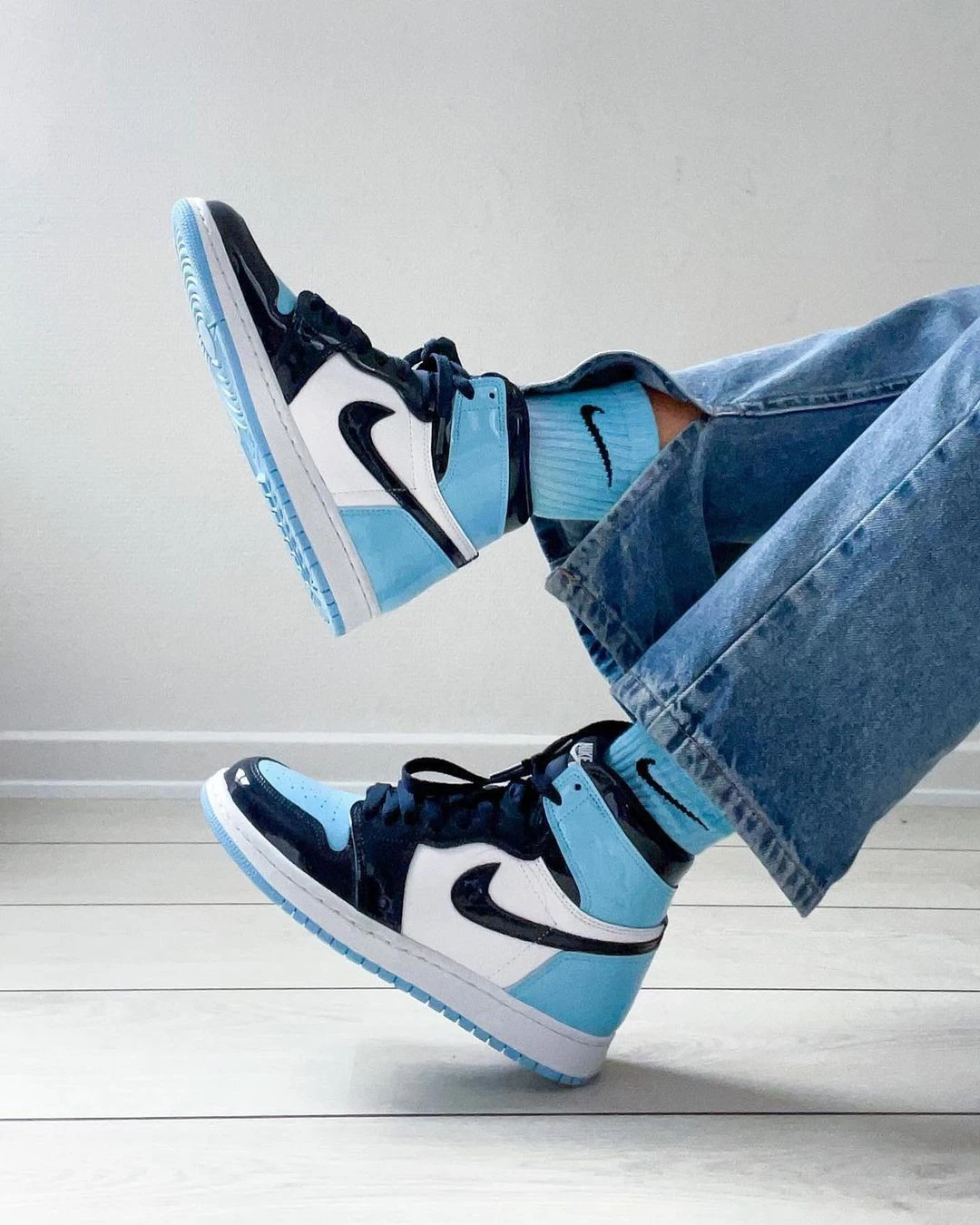 Air Jordan 1 High UNC Patent фото