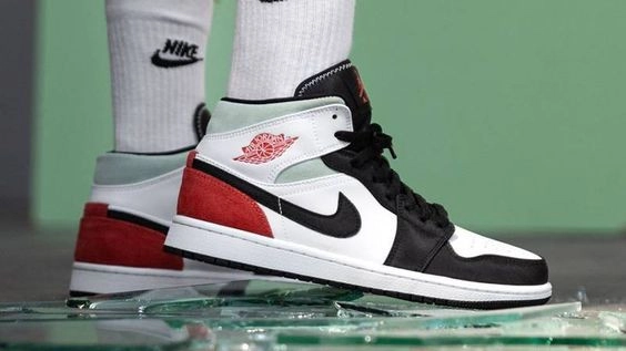 Air Jordan 1 Mid SE Union Black Toe фото