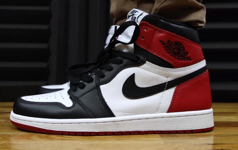 Air Jordan 1 High Black Toe фото