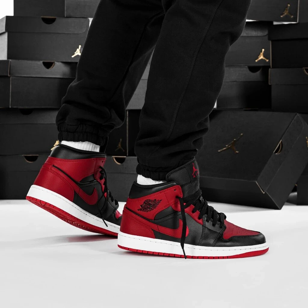 Air Jordan 1 Mid Banned фото