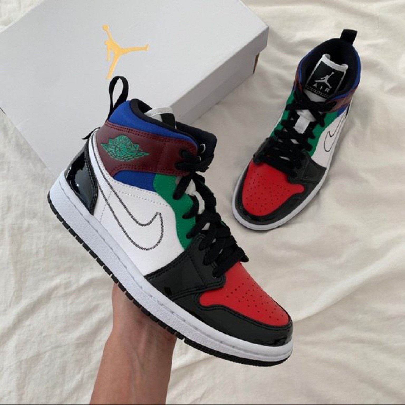 Air Jordan 1 Mid WMNS SE 'Patent Multi-Color' (2020) фото