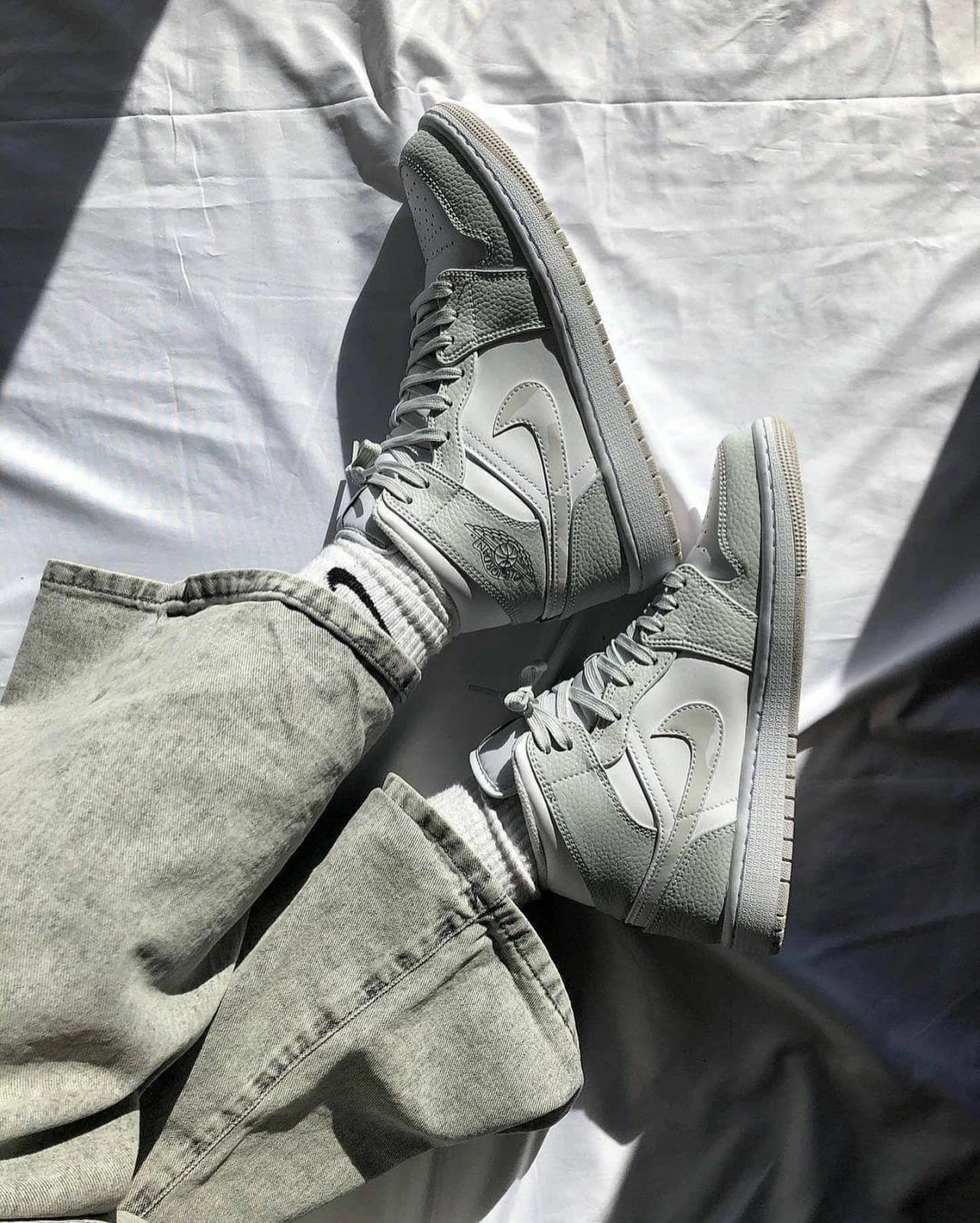 Air Jordan 1 Mid Swoosh Logo - Grey Camo фото