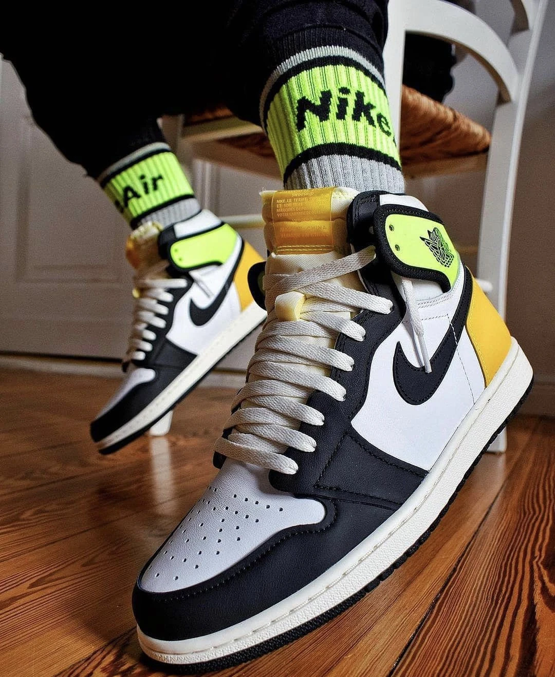 Air Jordan 1 High Volt University Gold (2021) фото