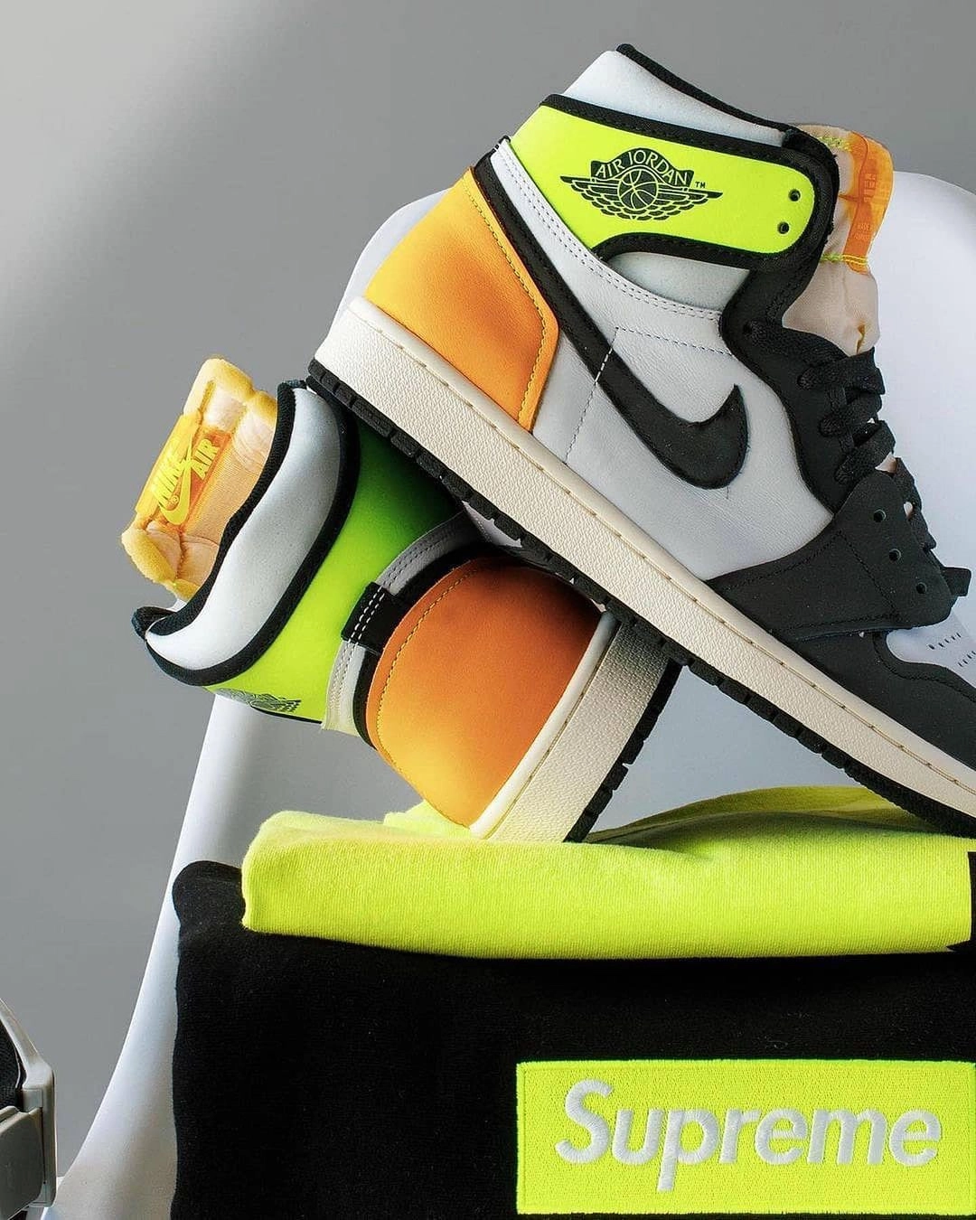 Air Jordan 1 High Volt University Gold (2021) фото