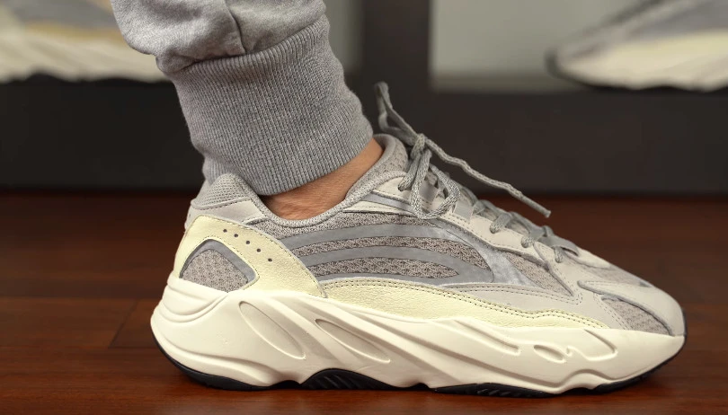 Yeezy Boost 700 V2 Cream (2021) фото