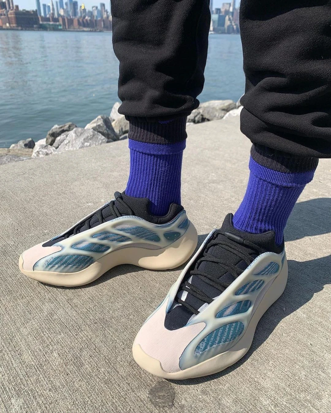 Yeezy 700 V3 Kyanite (2021) фото