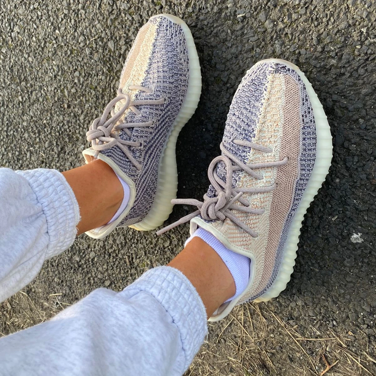 Yeezy Boost 350 V2 Ash Pearl (2021) фото