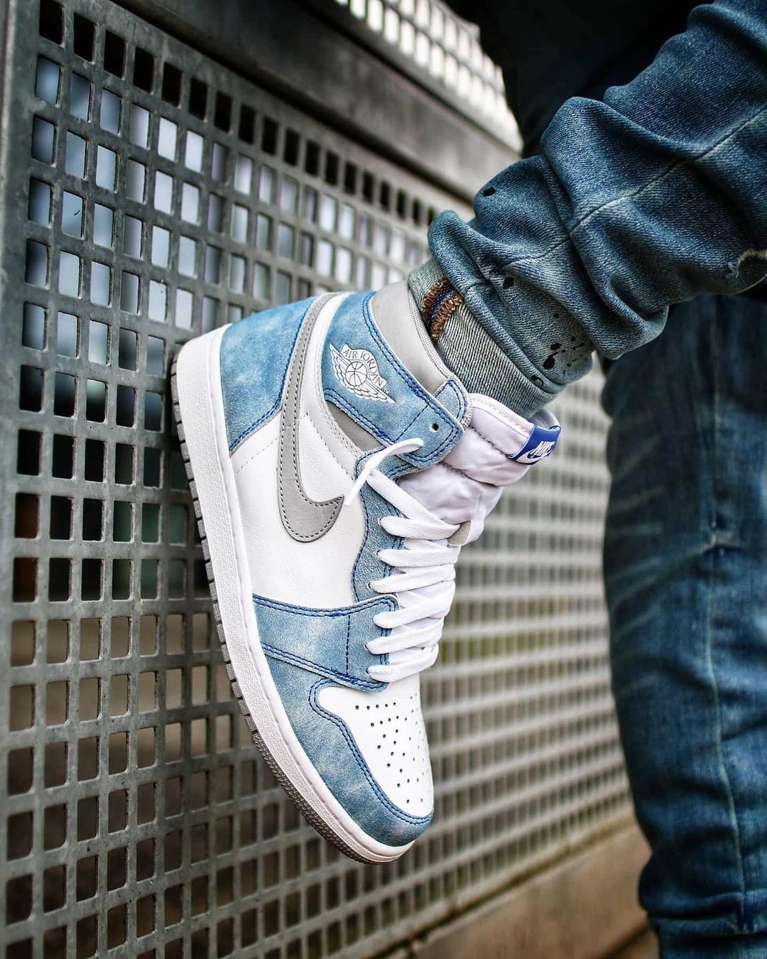 Air Jordan 1 High OG Hyper Royal фото