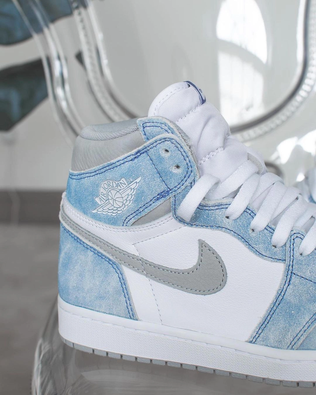 Air Jordan 1 High OG Hyper Royal фото