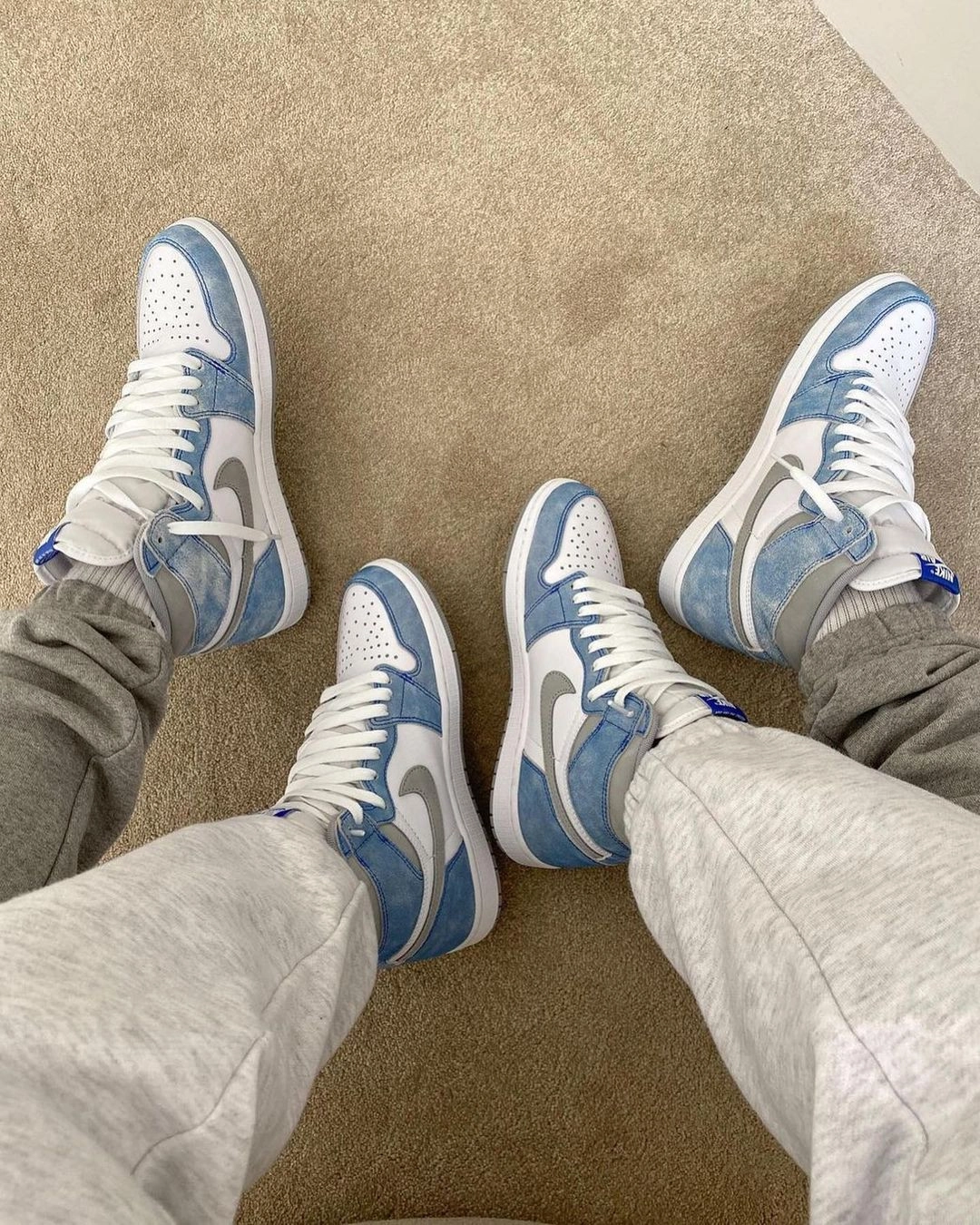 Air Jordan 1 High OG Hyper Royal фото