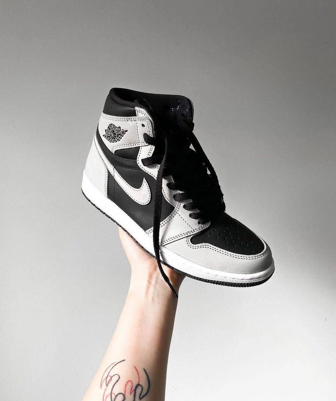 Air Jordan 1 High OG Shadow 2.0 фото
