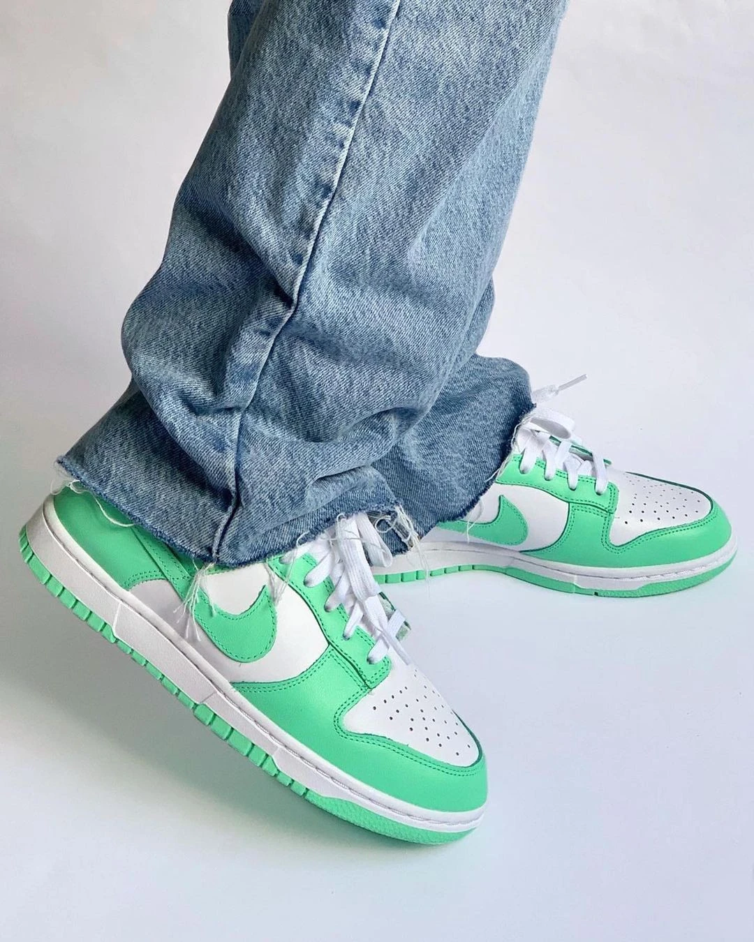 Dunk Low Wmns Green Glow фото