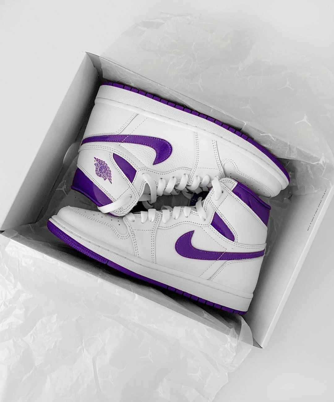 Air Jordan 1 High Wmns OG Court Purple фото