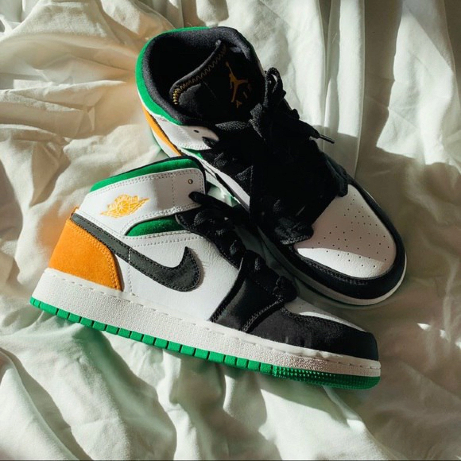 Air Jordan 1 Mid Oakland (2020) фото