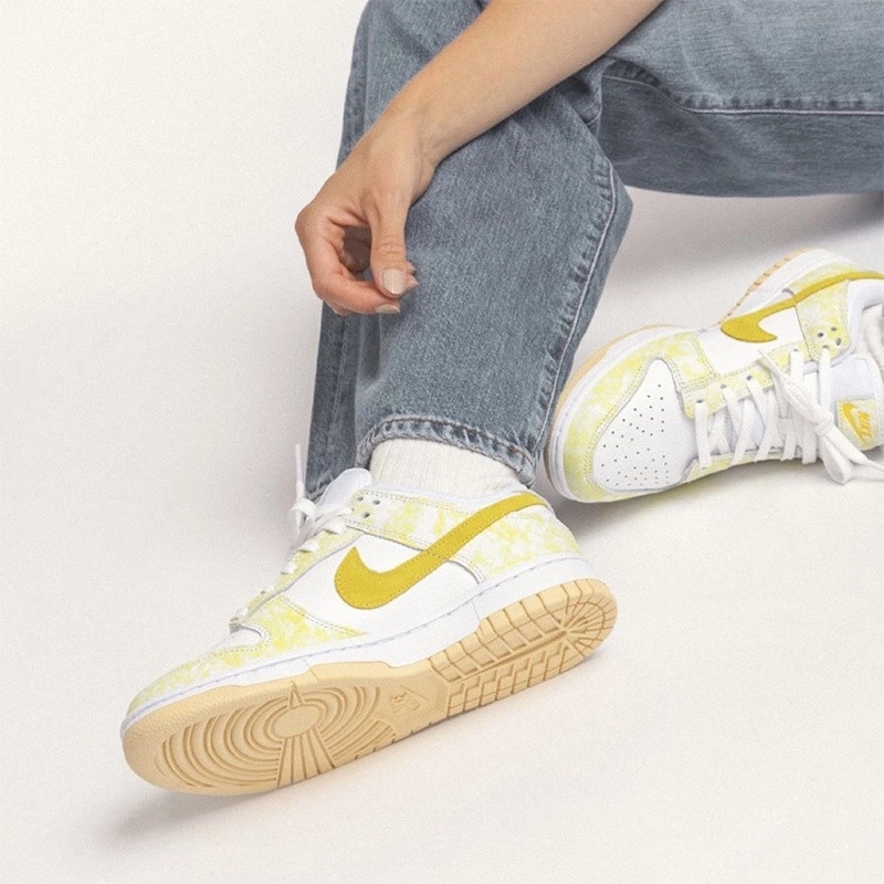 Dunk Low Wmns  OG Yellow Strike фото