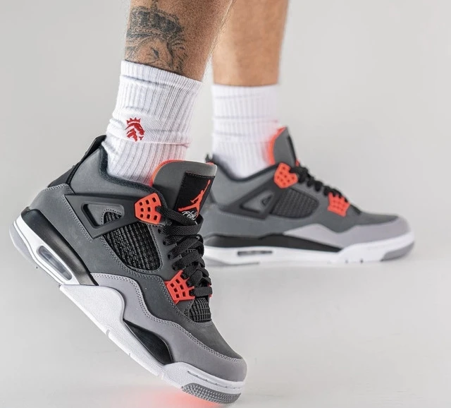 Infrared jordan 4 online