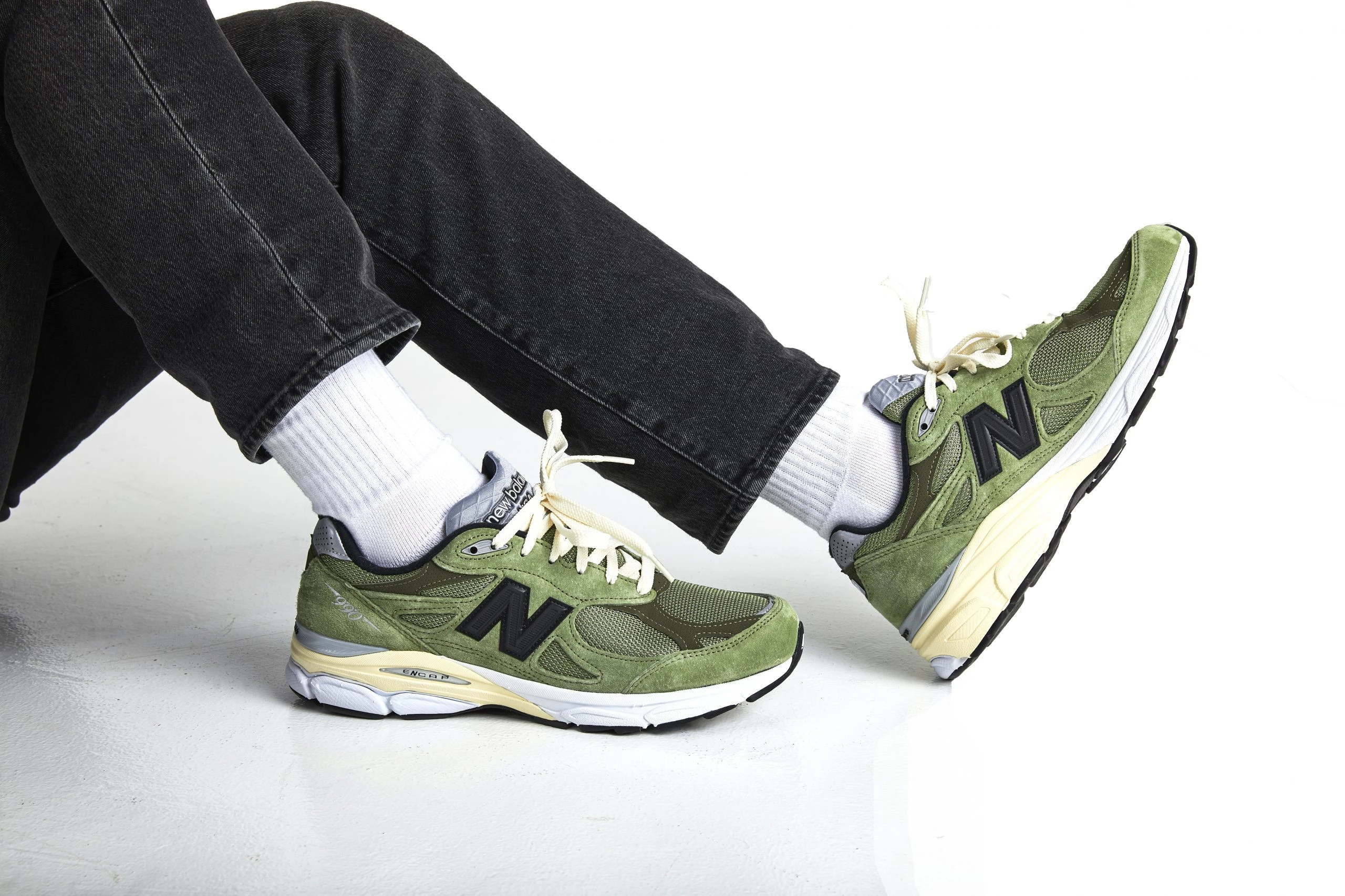 990 JJJJound x 990 V3 Olive фото