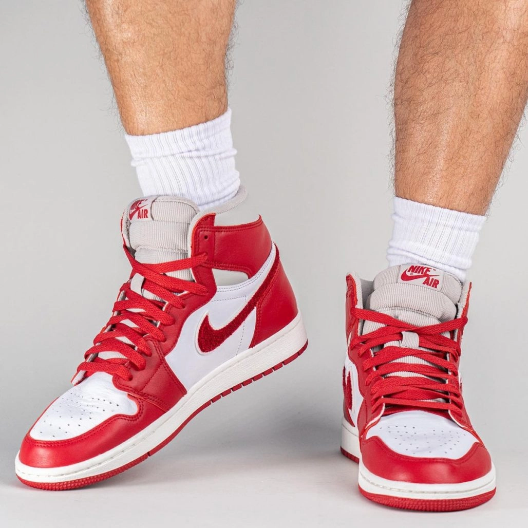 Air Jordan 1 High Newstalgia Chenille фото