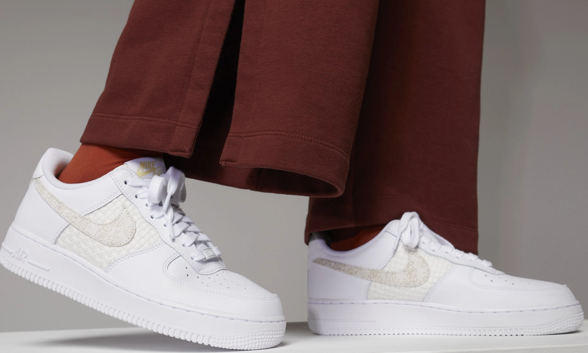 Air Force 1 Low Flower Swoosh фото