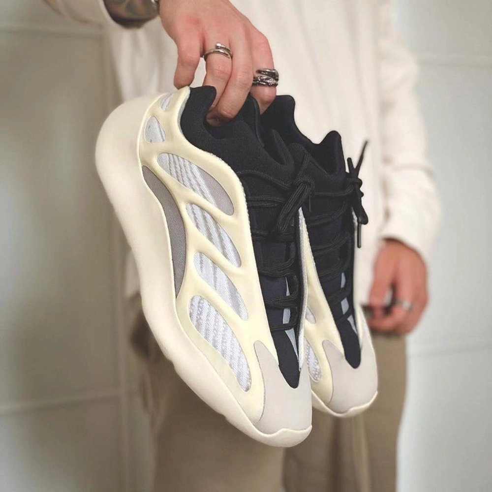 Yeezy 700 V3 Azael (2019) фото