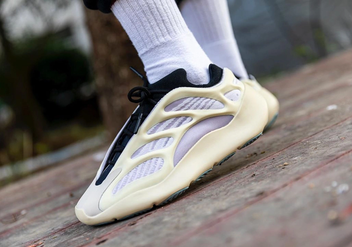 Yeezy 700 V3 Azael (2019) фото