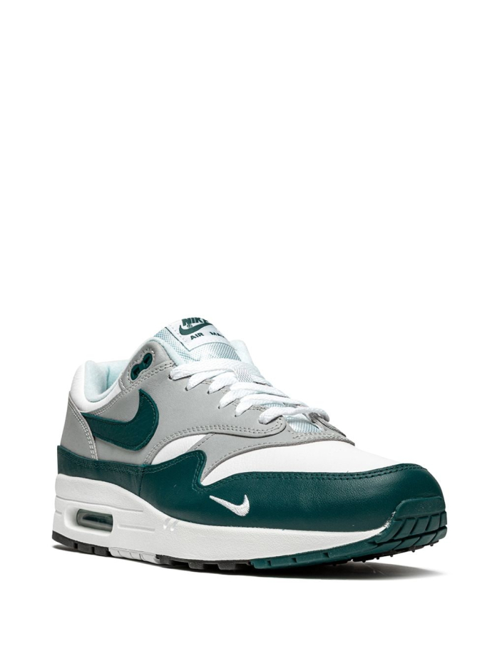 Nike air sneakers green hotsell