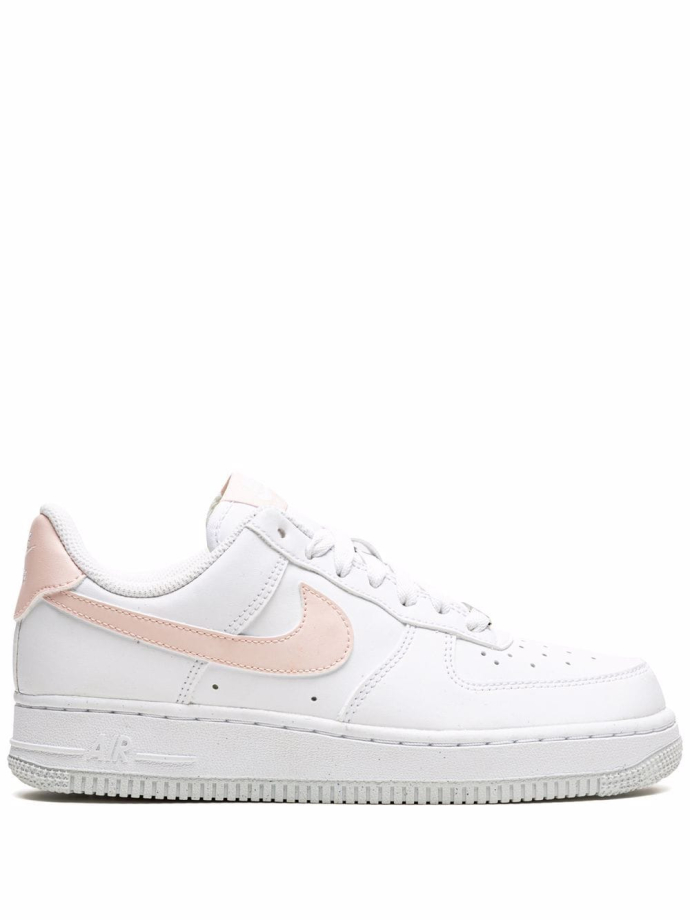 Nike shop coral sneakers