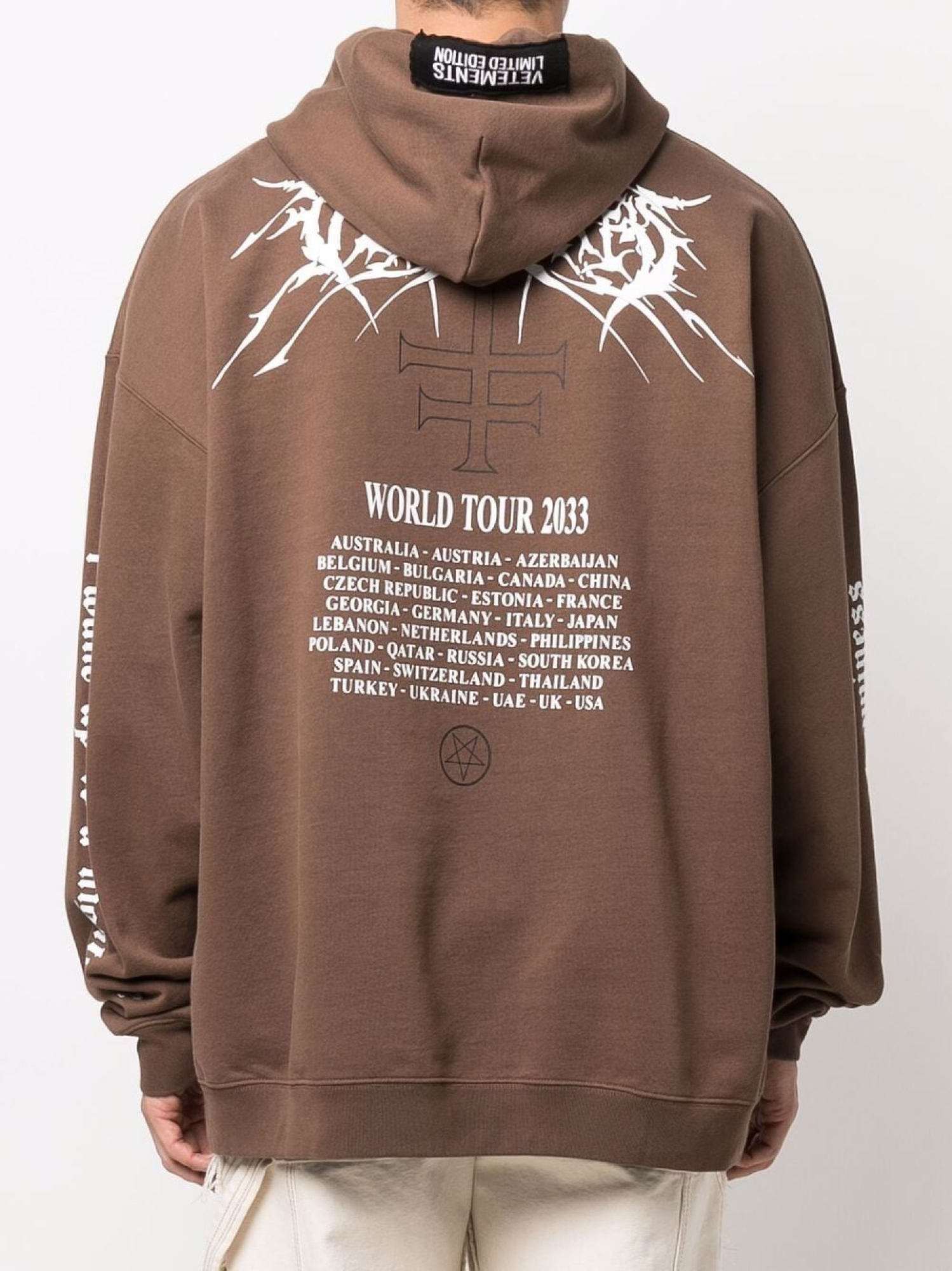 Vetements metal. Vetements Metal Patch Hoodie. Vetements Hoodie капюшон. ЗИП худи vetements. Худи vetements с нашивкой на капюшоне.