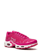 Hot pink nike cheap air max plus