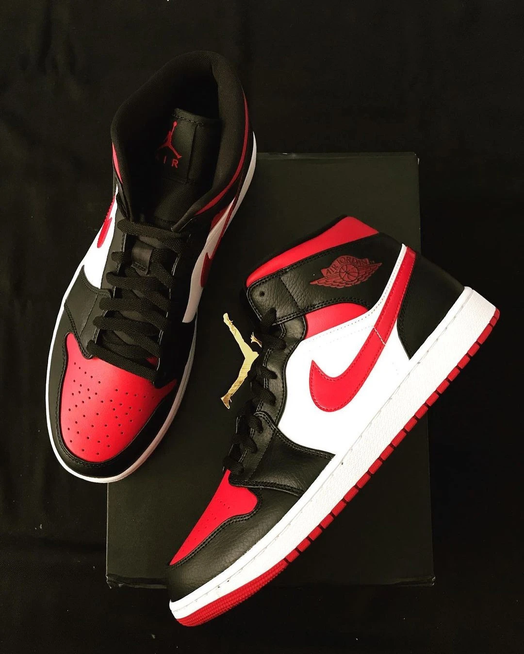 Air Jordan 1 Mid 'Bred Toe' (2019) фото